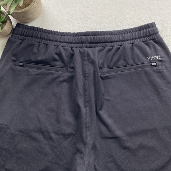 Vuori Sunday Performance 7.5” Pull On Athletic Jogger Shorts (Black) - Picture 4 of 15